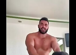 Unfearing musculoso cogiendo Joyful