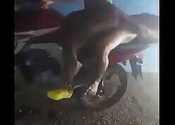 Me coje riquisimo encima de su moto xxx